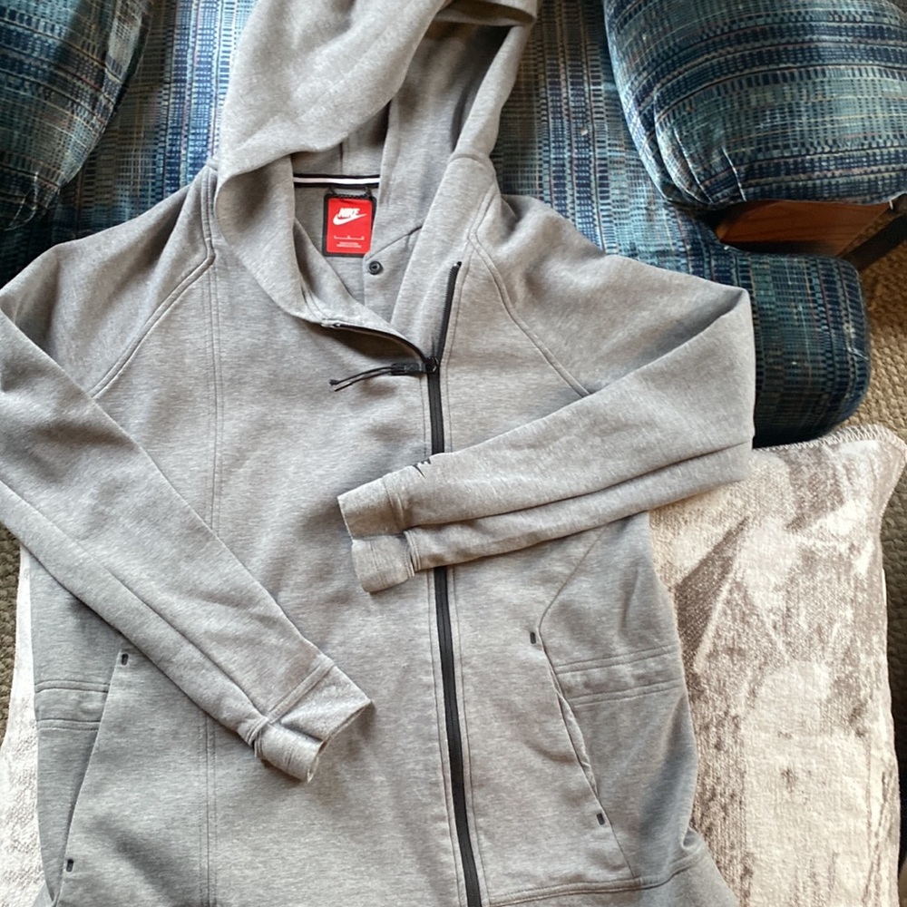 New without tags Nike L women’s hoodie yoga grey workout shirt